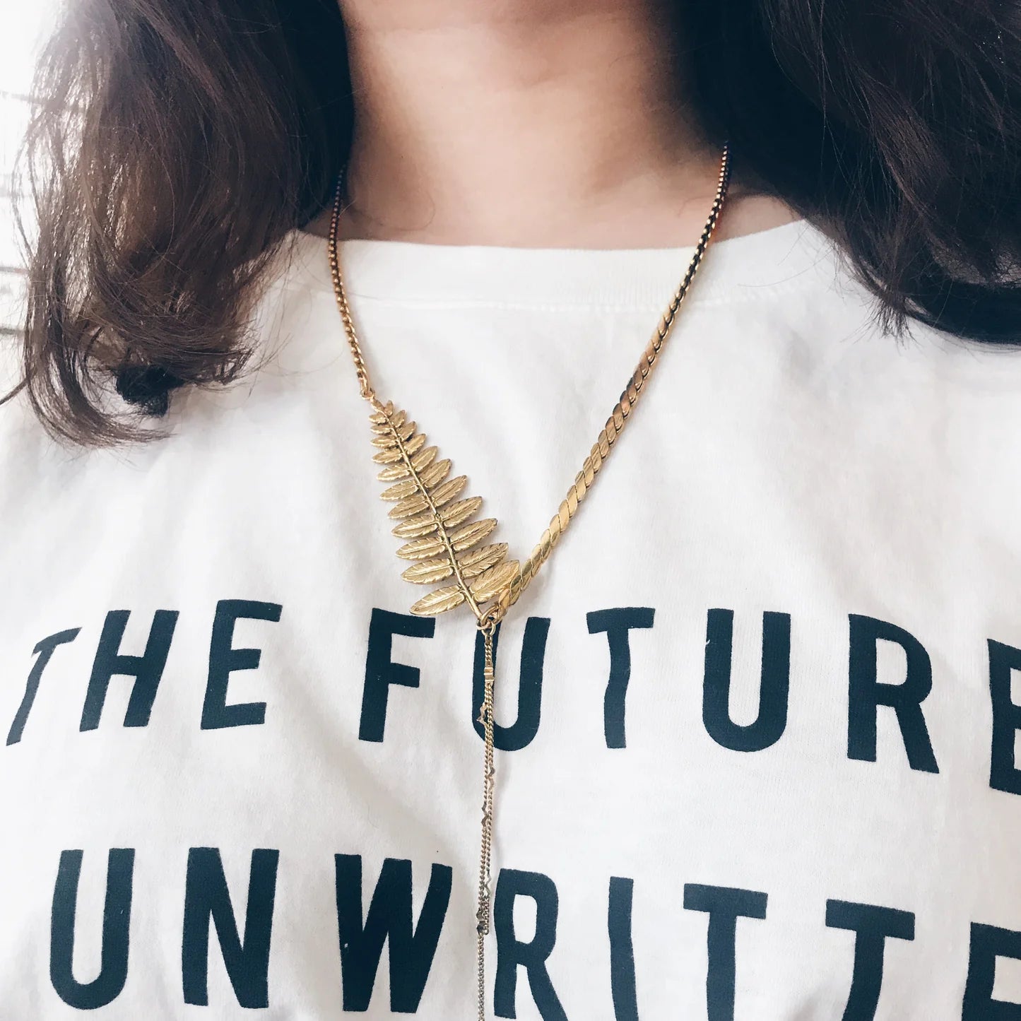 collier dore fougère