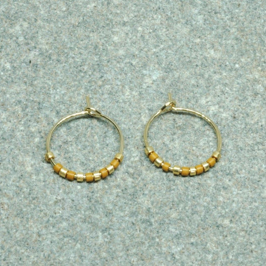 Créoles Akhenaton ocre Tassia Canellis vue 1