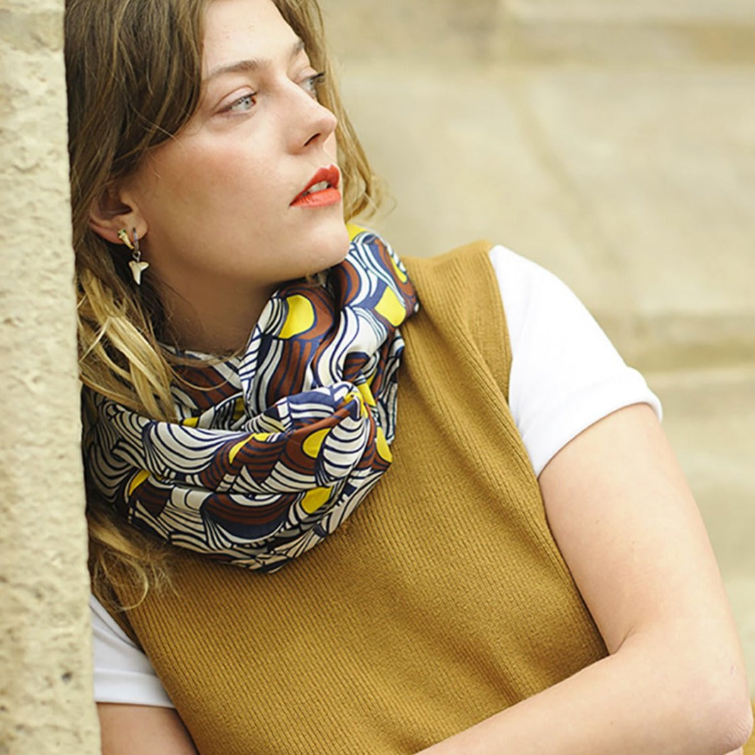 Foulard en soie 42 Meilleur Ami vue porté 2