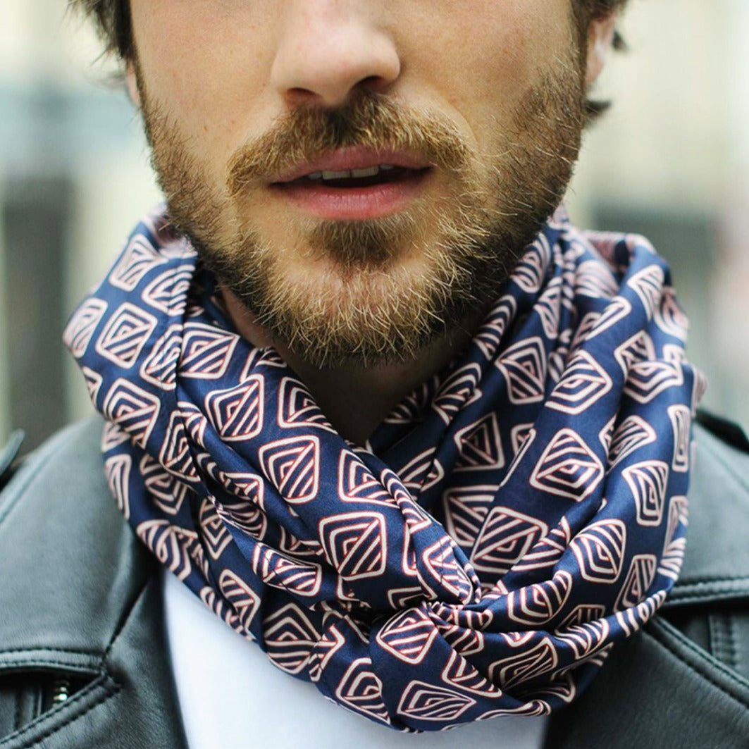 Foulard en soie 07 Meilleur Ami, vue porté