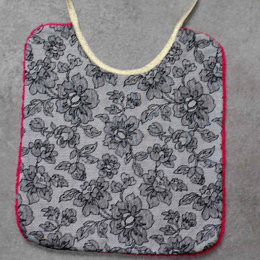 Grand bavoir fleuri rose - Mauricette vue 1