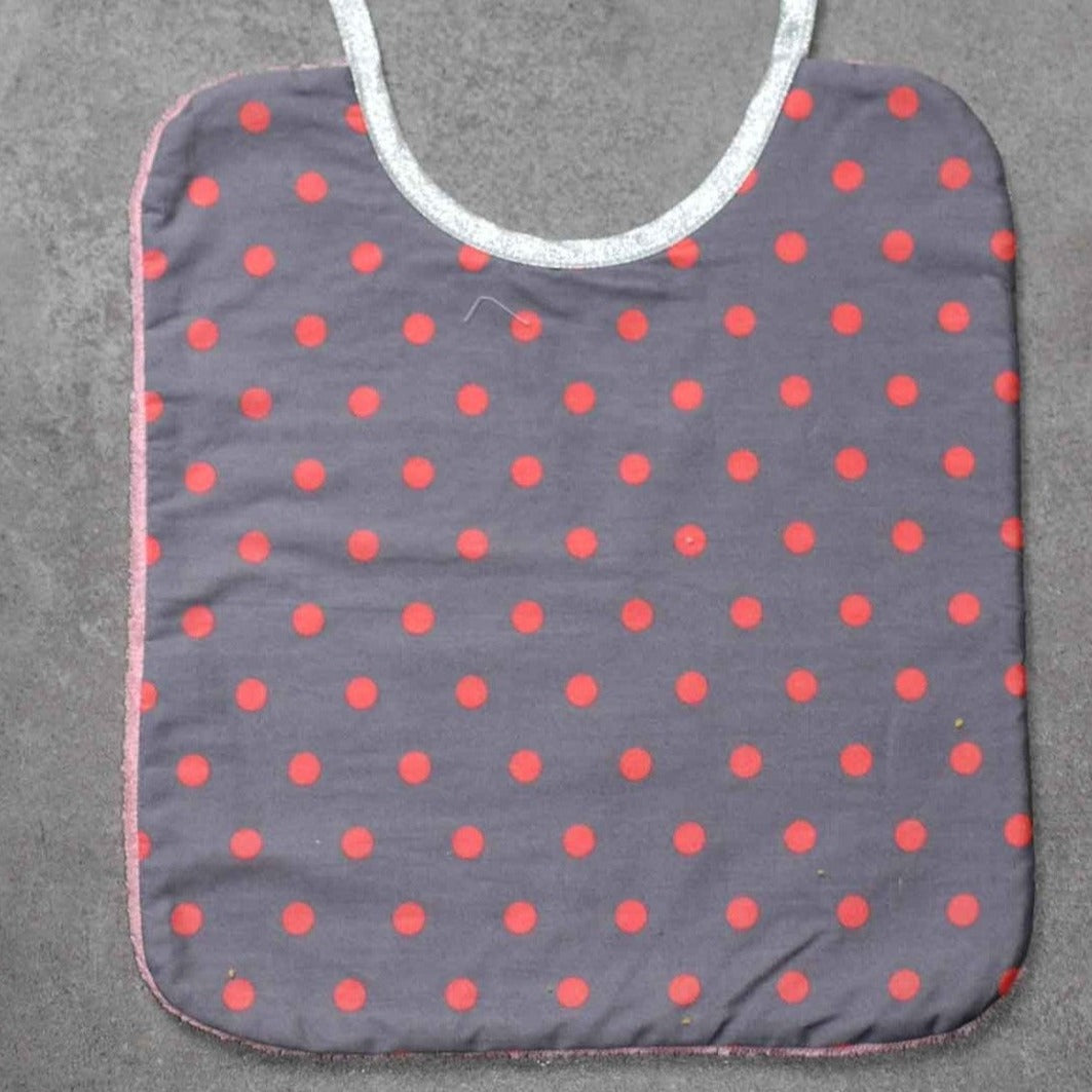 Grand bavoir pois roses - Mauricette vue 1