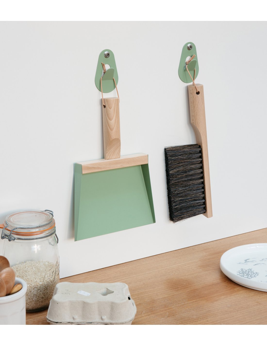 Dustpan and brush set