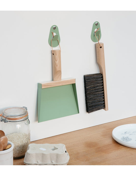 Dustpan and brush set