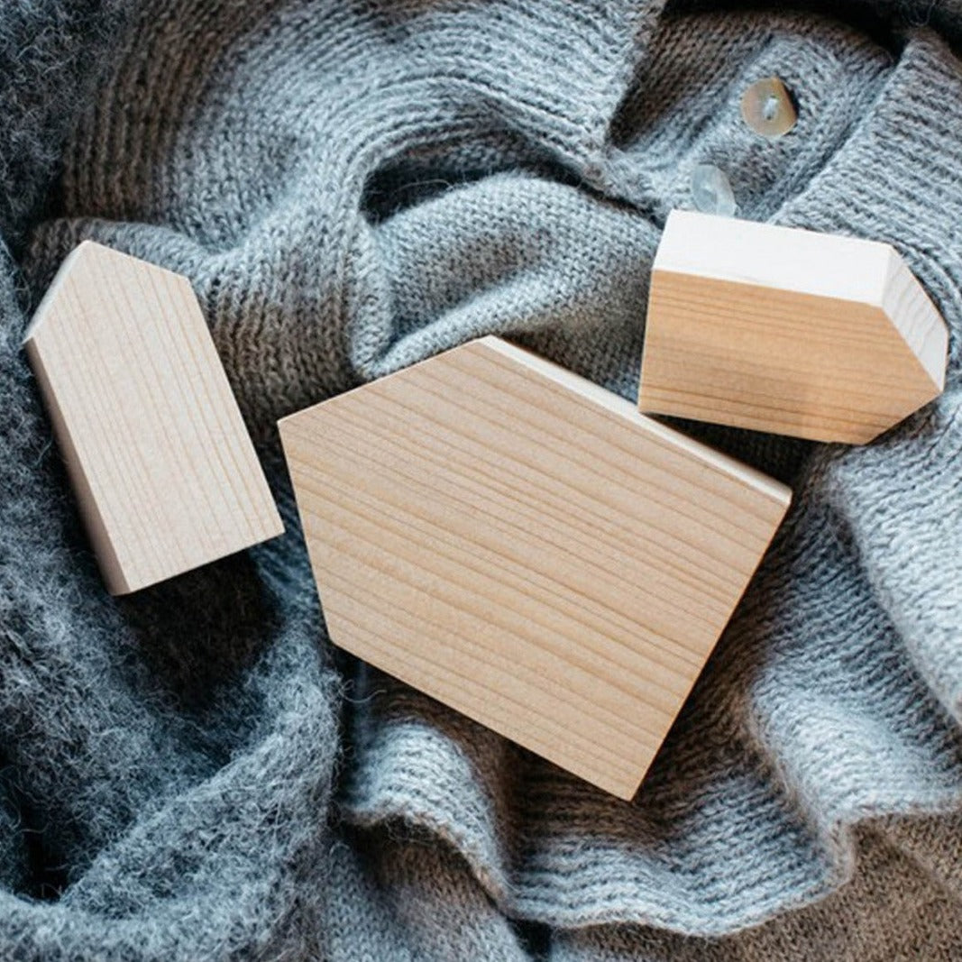 Cedar houses Tradition