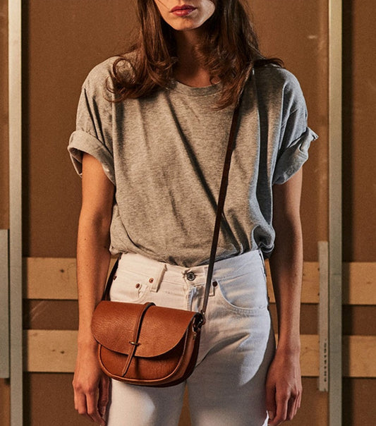 Mini sac postier Java pain brûlé Bleu de Chauffe vue porté