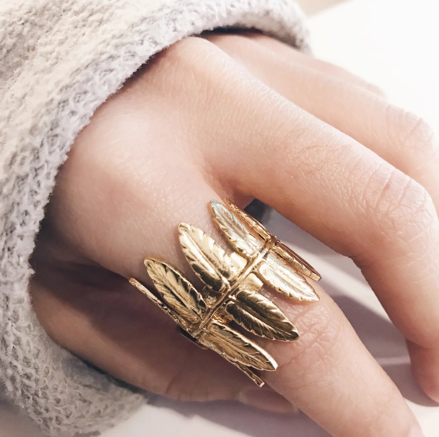 bague dorée fougère