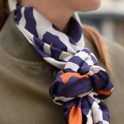 Foulard en soie 75 Meilleur Ami, vue porté 2