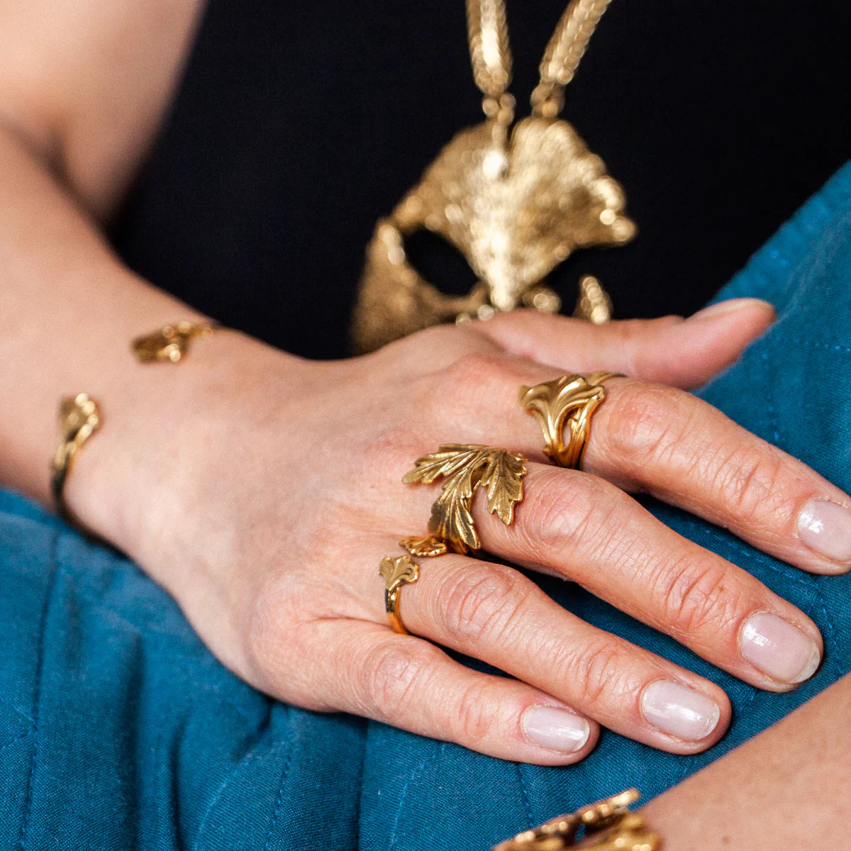 bague dorée feuille d'erable